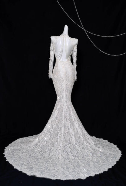 Robe de mariée sirène blanche élégante à col roulé et manches longues en dentelle et perles ED02479