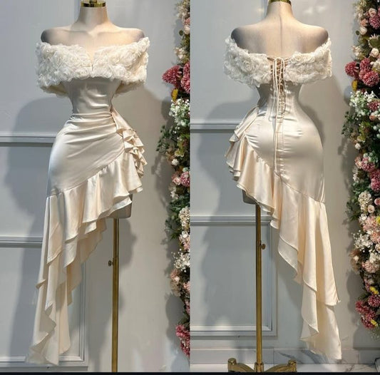 Sexy Helles Champagner Off-the-Shoulder Bodycon Satin Rüschen Kurze Ballkleider Homecoming Kleider ED02510