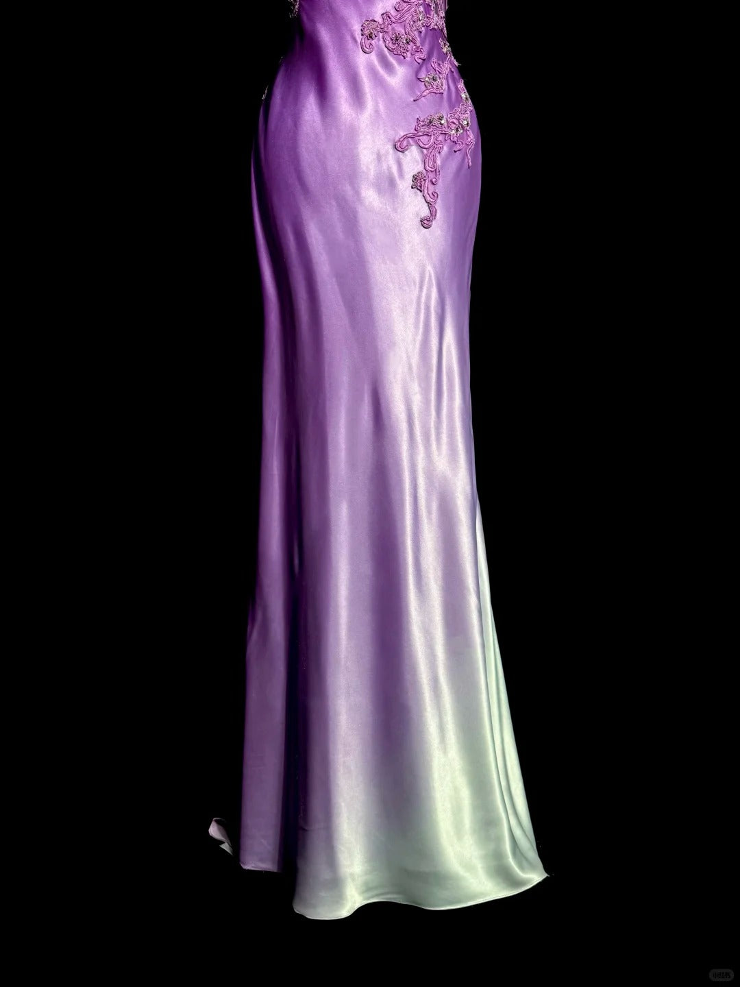 Robe de soirée élégante en satin violet à col en V et dos nu, style sirène, ED02519