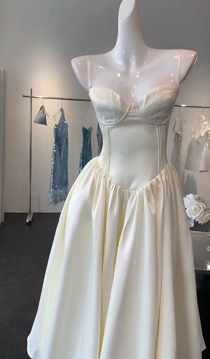 Robe de bal courte en satin à bretelles spaghetti, coupe trapèze, couleur crème douce, robe de soirée d'anniversaire, ED02521