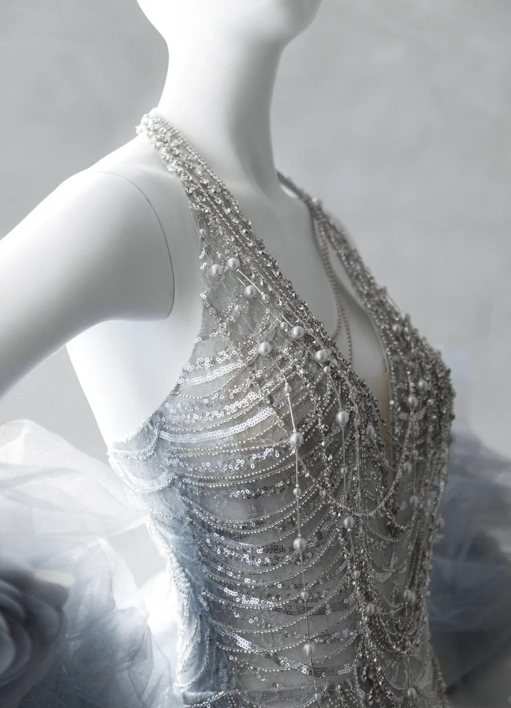 Superbe robe de bal sirène argentée à col en V et paillettes perlées, longue, traîne, robe de mariée ED02524