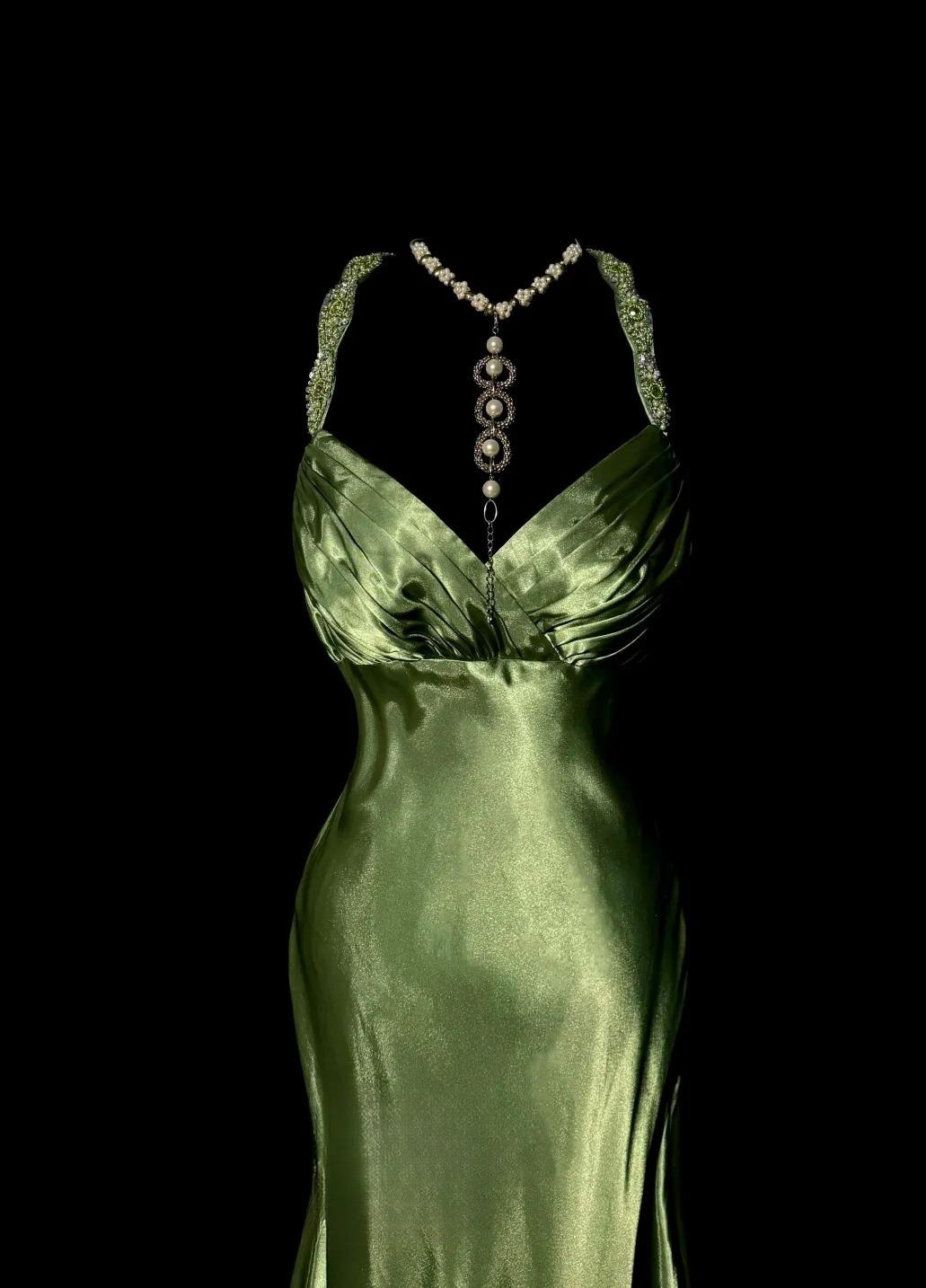 Elegantes grünes V-Ausschnitt Satin Meerjungfrau Langes Ballkleid Vintage Perlen Abendkleid ED02549