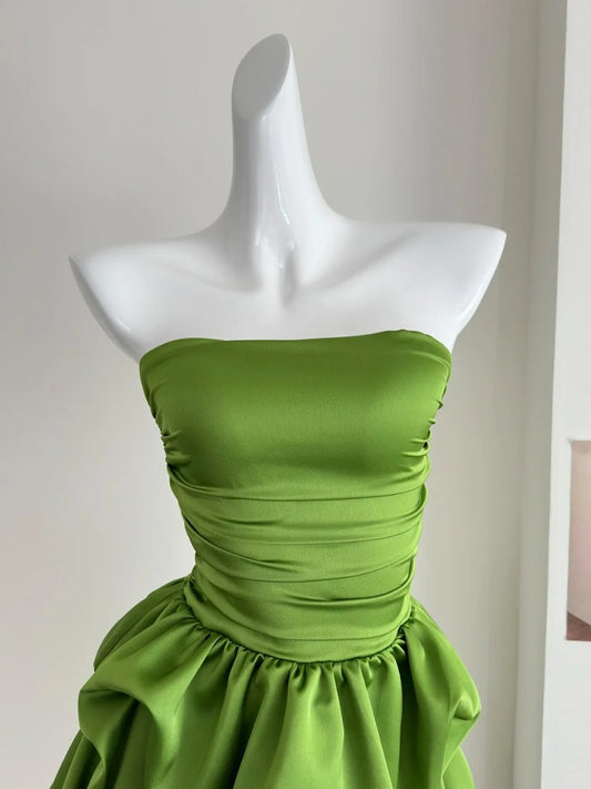 Elegante grüne trägerlose A-Linie Satin kurze Ballkleider Homecoming Kleider ED02572