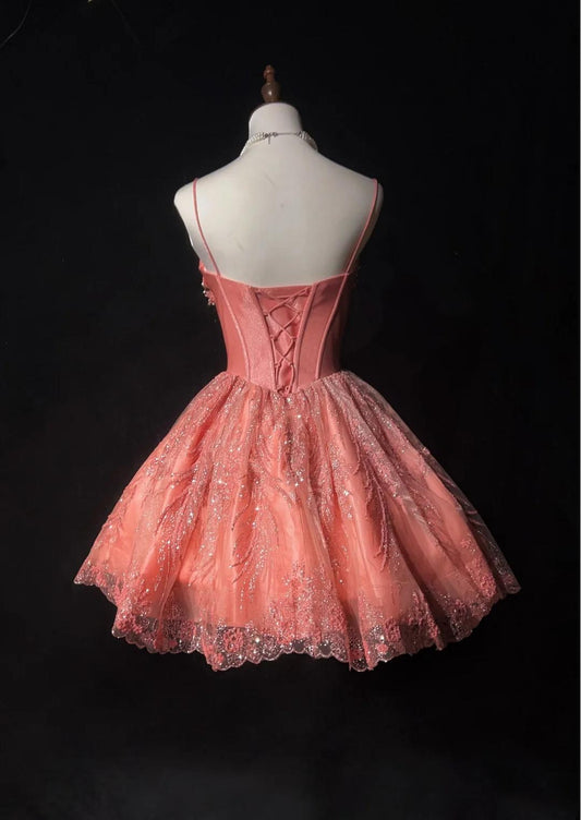 Robe de bal courte en satin et tulle rose vif, bretelles spaghetti, coupe trapèze, avec perles, ED02583