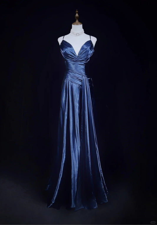 Superbe robe de soirée longue en satin bleu marine à bretelles spaghetti et plis ED02585