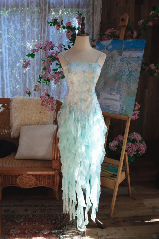 Superbe robe de bal fourreau bleu clair en mousseline imprimée à bretelles spaghetti et volants ED02593