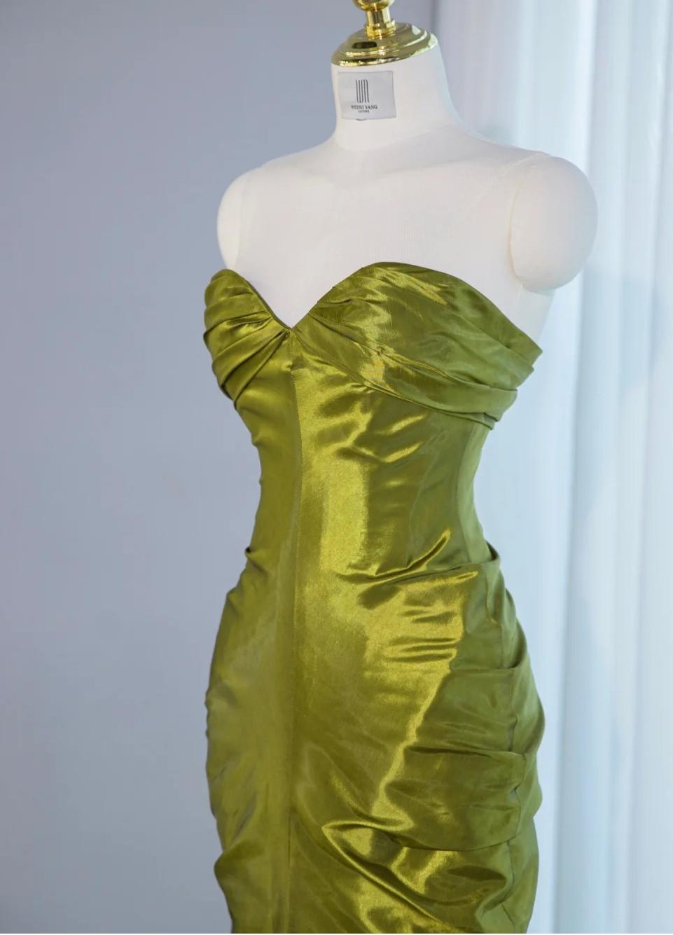 Wunderschönes dunkelolivgrünes herzförmiger Ausschnitt A-Linie Satin Tüll Kurzes Ballkleid Homecoming-Kleid ED02575