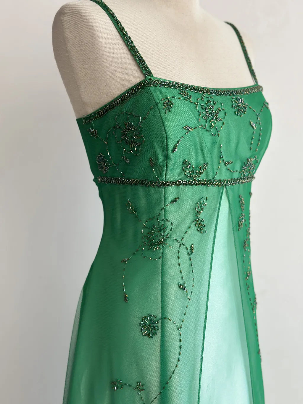 Stunning Green Gradient Spaghetti Strap A-Line Satin Beaded Chiffon Long Prom Dresses Vintage Formal Evening Gowns ED02663