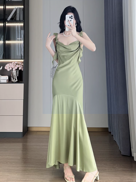 Französisches Rüschen-Satin-Strapskleid mit schwingendem Halsausschnitt und Fischschwanz-Maxikleid ED0278