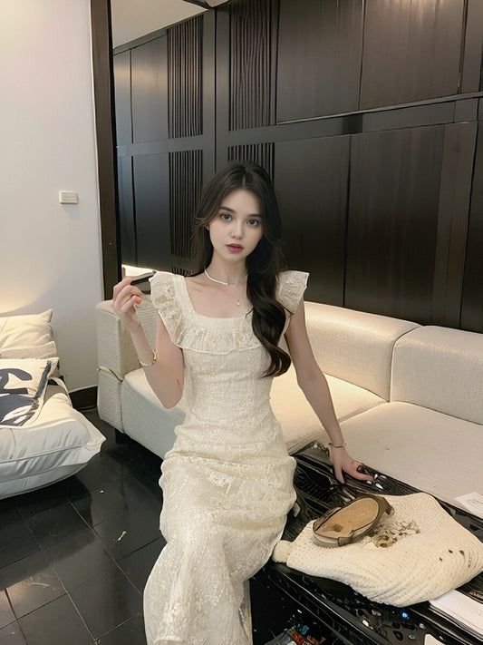 Tea Break – Kleid mit französischer Spitzenstickerei und Blumenrüschen, ED0298