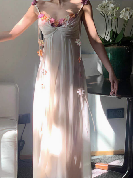 Hosenträgerkleid im französischen Stil mit dreidimensionalem Blumendesign ED0304