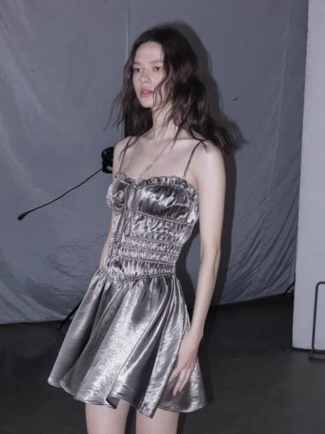 Wunderschönes dunkelolivgrünes herzförmiger Ausschnitt A-Linie Satin Tüll Kurzes Ballkleid Homecoming-Kleid ED02575