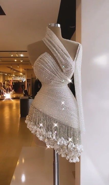 Wunderschönes dunkelolivgrünes herzförmiger Ausschnitt A-Linie Satin Tüll Kurzes Ballkleid Homecoming-Kleid ED02575