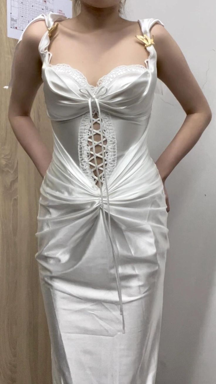Wunderschönes dunkelolivgrünes herzförmiger Ausschnitt A-Linie Satin Tüll Kurzes Ballkleid Homecoming-Kleid ED02575
