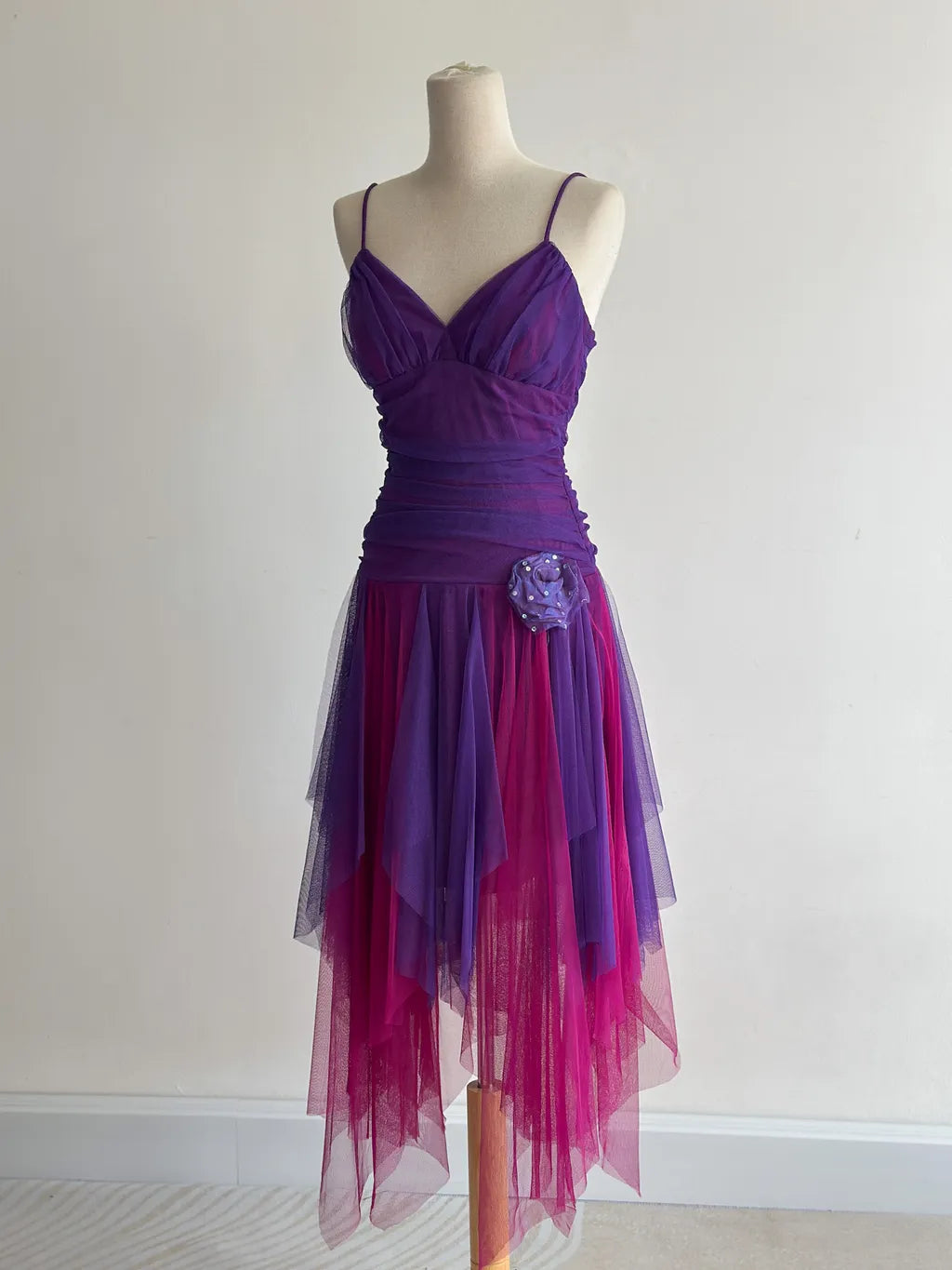 Wunderschönes dunkelolivgrünes herzförmiger Ausschnitt A-Linie Satin Tüll Kurzes Ballkleid Homecoming-Kleid ED02575