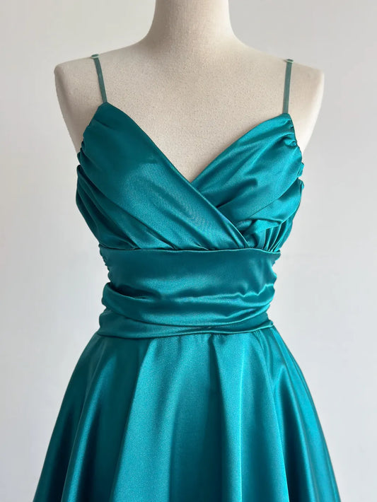 Wunderschönes dunkelolivgrünes herzförmiger Ausschnitt A-Linie Satin Tüll Kurzes Ballkleid Homecoming-Kleid ED02575