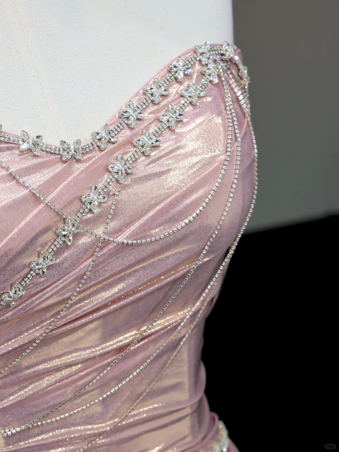 Wunderschönes dunkelolivgrünes herzförmiger Ausschnitt A-Linie Satin Tüll Kurzes Ballkleid Homecoming-Kleid ED02575