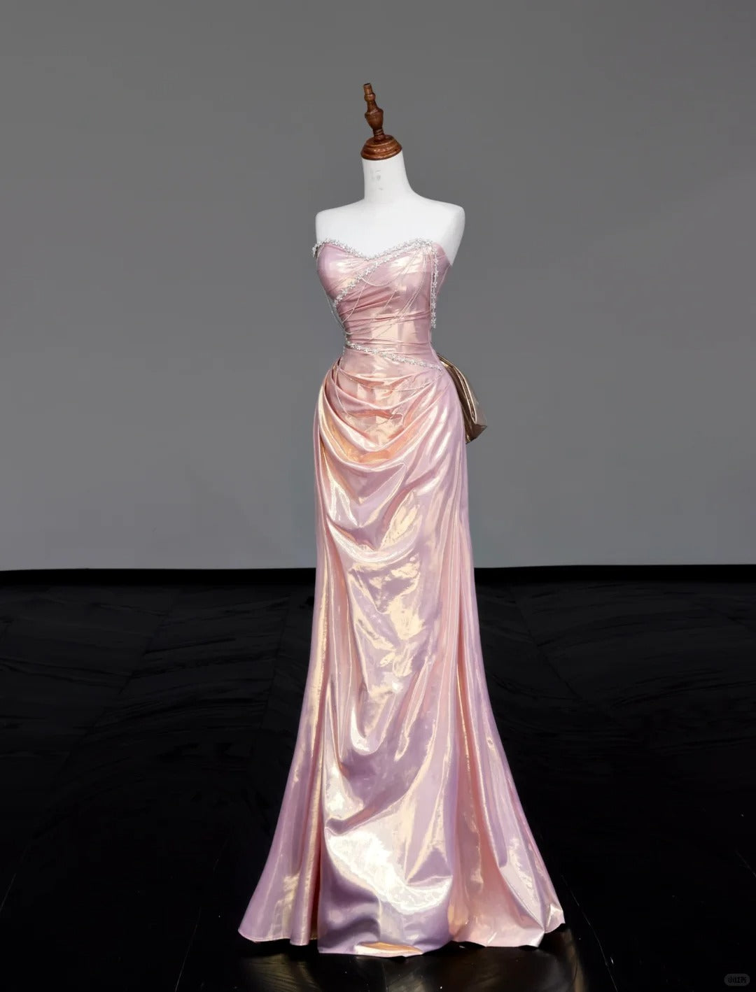 Wunderschönes dunkelolivgrünes herzförmiger Ausschnitt A-Linie Satin Tüll Kurzes Ballkleid Homecoming-Kleid ED02575