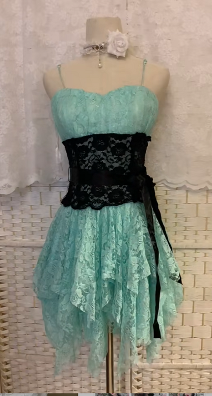 Wunderschönes dunkelolivgrünes herzförmiger Ausschnitt A-Linie Satin Tüll Kurzes Ballkleid Homecoming-Kleid ED02575