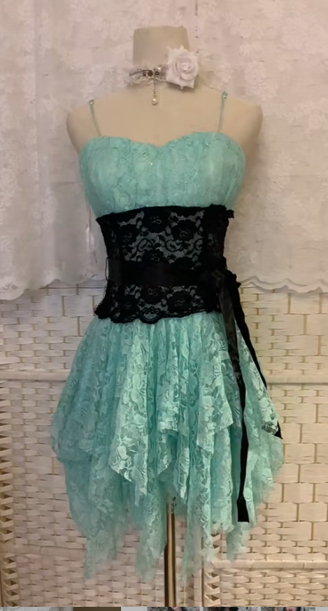 Wunderschönes dunkelolivgrünes herzförmiger Ausschnitt A-Linie Satin Tüll Kurzes Ballkleid Homecoming-Kleid ED02575