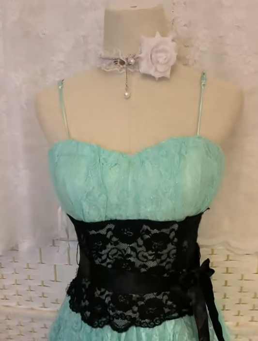 Wunderschönes dunkelolivgrünes herzförmiger Ausschnitt A-Linie Satin Tüll Kurzes Ballkleid Homecoming-Kleid ED02575