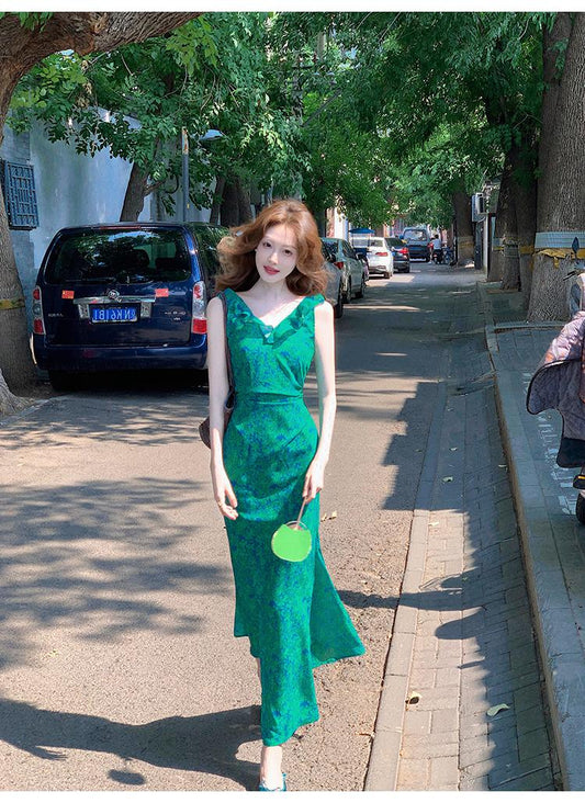 Französisches Retro-Kleid mit floralem Rüschentemperament und Taillenschlitz ED0366