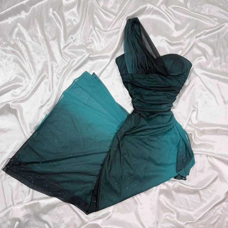 Wunderschönes dunkelolivgrünes herzförmiger Ausschnitt A-Linie Satin Tüll Kurzes Ballkleid Homecoming-Kleid ED02575