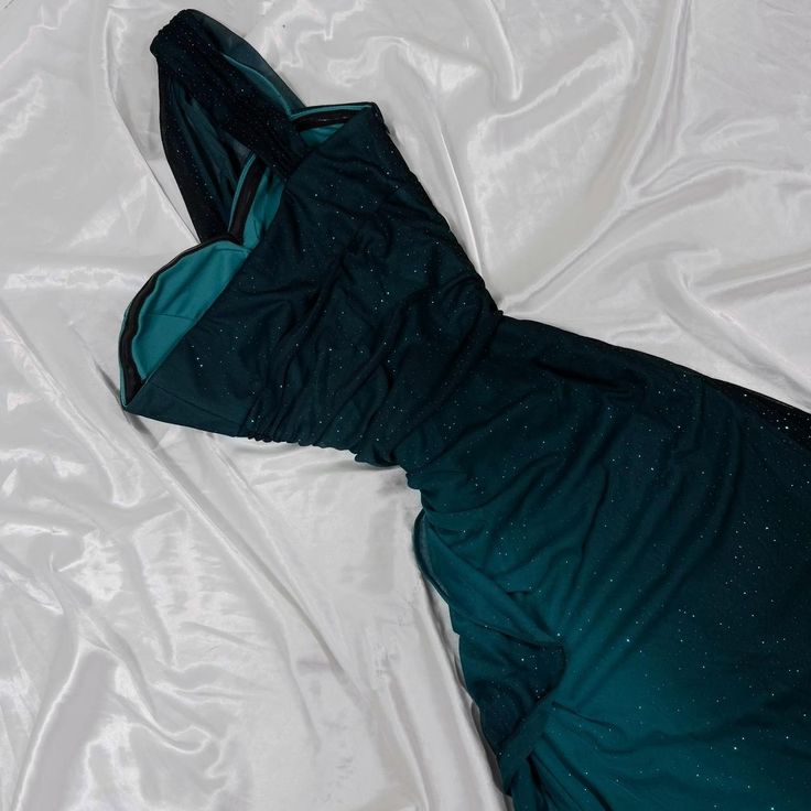 Wunderschönes dunkelolivgrünes herzförmiger Ausschnitt A-Linie Satin Tüll Kurzes Ballkleid Homecoming-Kleid ED02575
