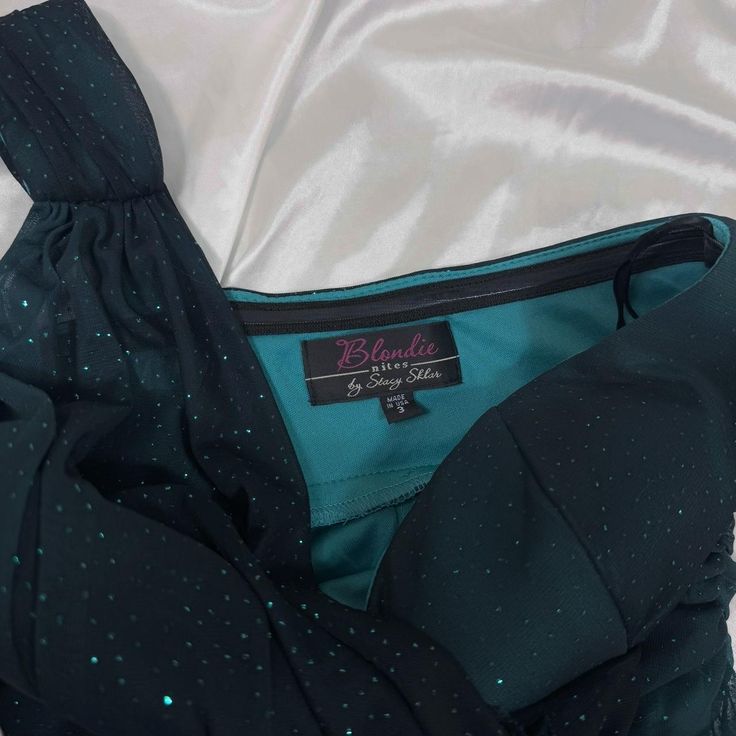 Wunderschönes dunkelolivgrünes herzförmiger Ausschnitt A-Linie Satin Tüll Kurzes Ballkleid Homecoming-Kleid ED02575