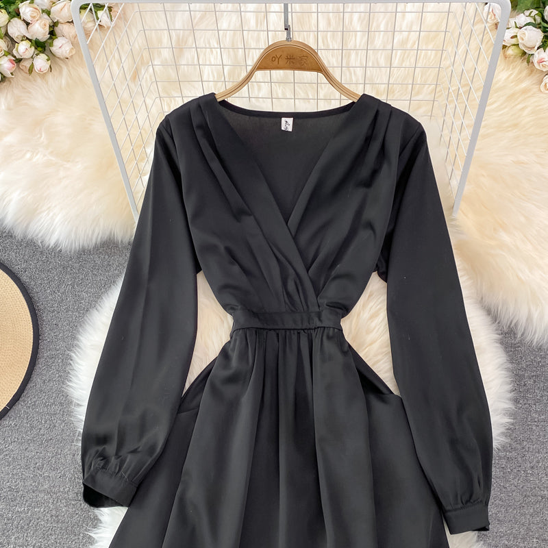Einfaches V-Ausschnitt Langarmkleid Modekleid ED0373