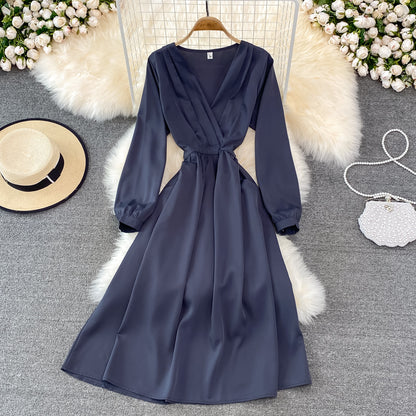 Einfaches V-Ausschnitt Langarmkleid Modekleid ED0373