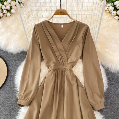 Einfaches V-Ausschnitt Langarmkleid Modekleid ED0373
