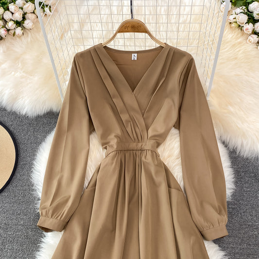 Einfaches V-Ausschnitt Langarmkleid Modekleid ED0373