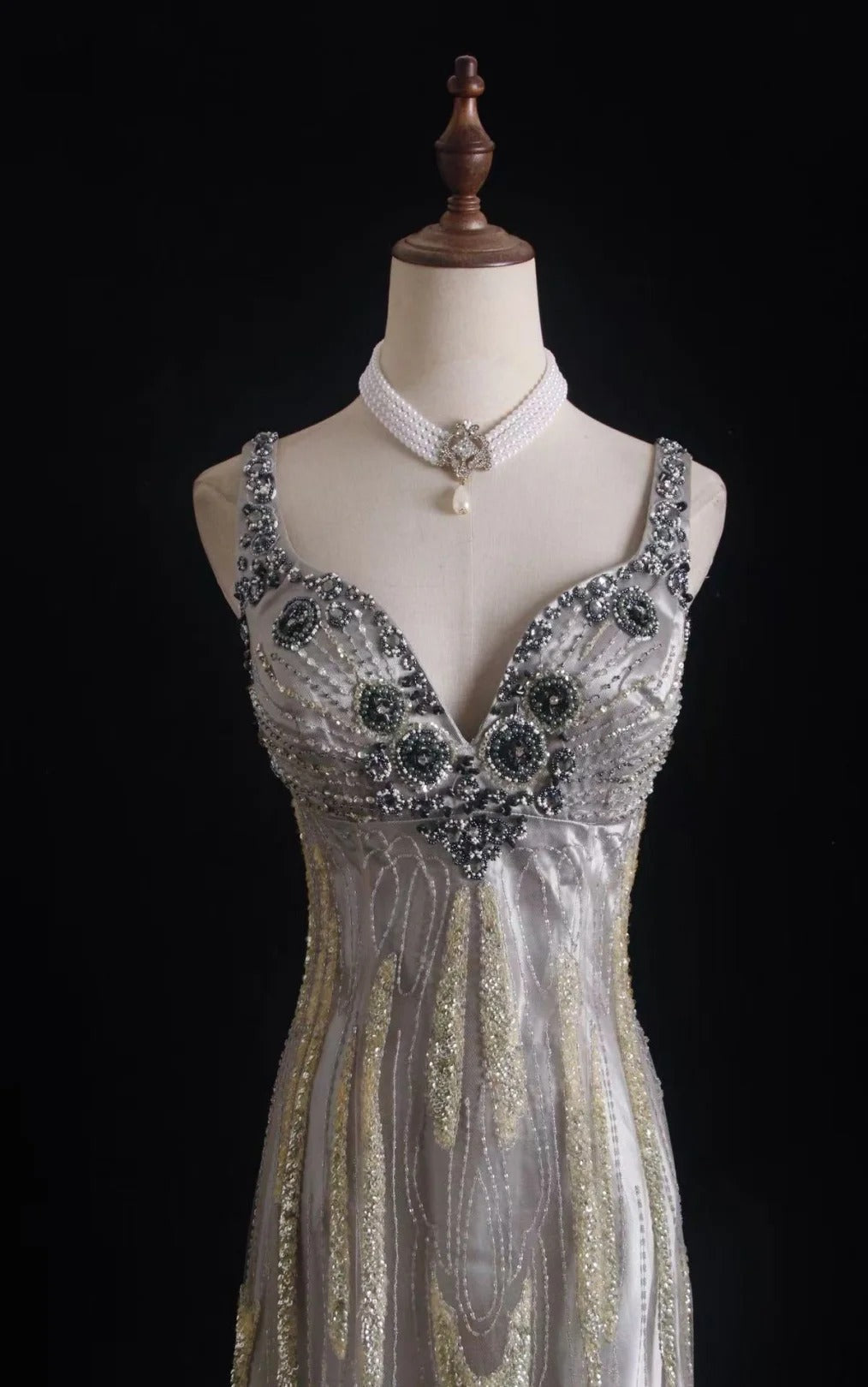 Vintage Sheath V-neck Silk Beaded Long Evening Gowns,Sequined Tulle Light Grey  Formal Dresses Gorgeous Prom Dress