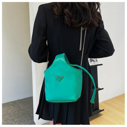 Sac seau décontracté en nylon avec chaîne ED0379