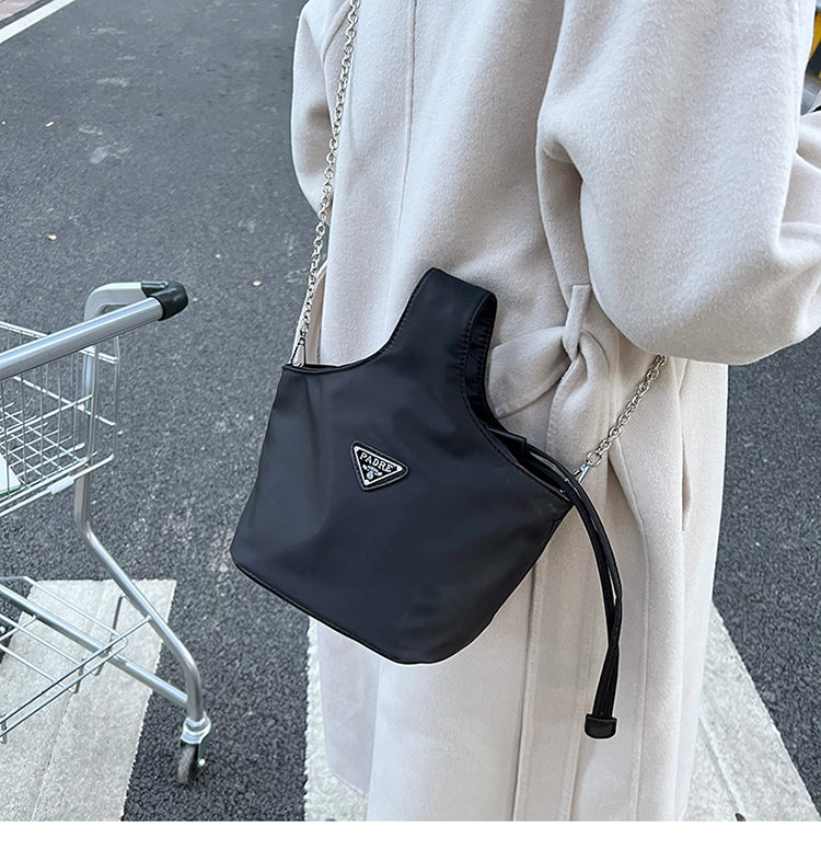 Sac seau décontracté en nylon avec chaîne ED0379