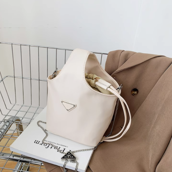 Sac seau décontracté en nylon avec chaîne ED0379