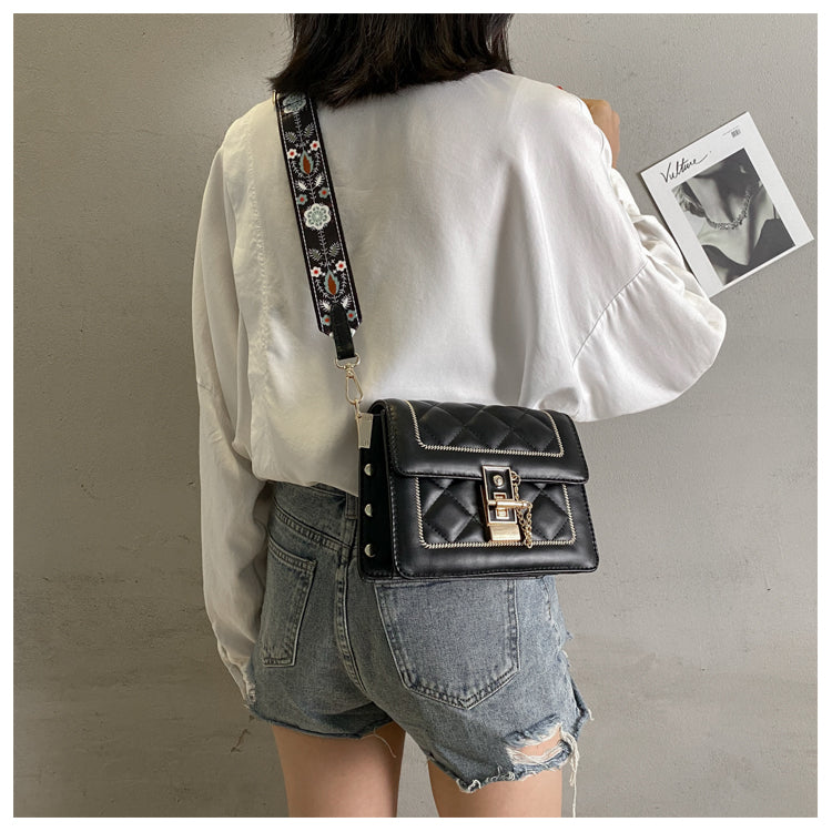 Sac à bandoulière polyvalent avec chaîne en diamant et large bandoulière ED0383