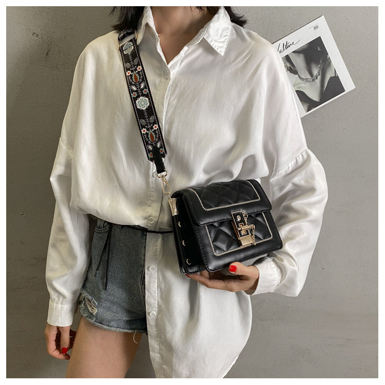 Sac à bandoulière polyvalent avec chaîne en diamant et large bandoulière ED0383