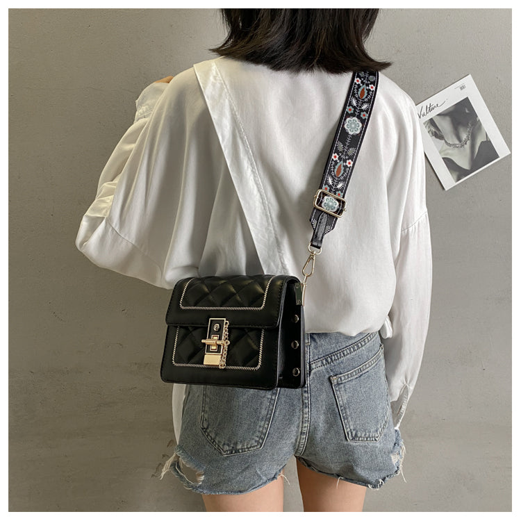 Sac à bandoulière polyvalent avec chaîne en diamant et large bandoulière ED0383