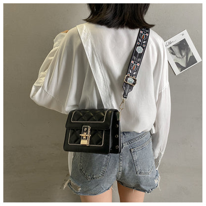 Sac à bandoulière polyvalent avec chaîne en diamant et large bandoulière ED0383