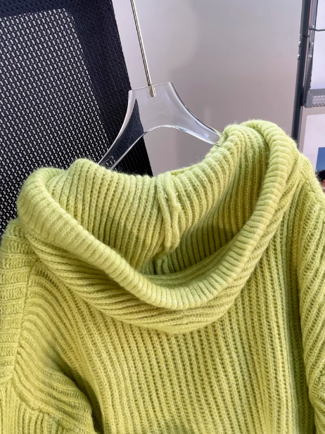 Strickpullover mit Kapuze aus Nerz-Samtimitat ED0387