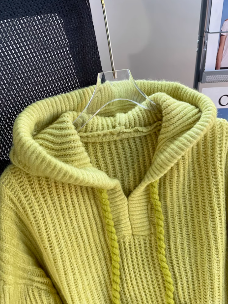 Strickpullover mit Kapuze aus Nerz-Samtimitat ED0387