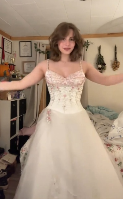 Cute White Ball Gown Beaded Prom Dress Spaghetti Straps Tulle Sweet 16 Dress Formal Evening Dress ED03923