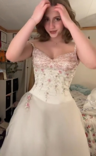 Cute White Ball Gown Beaded Prom Dress Spaghetti Straps Tulle Sweet 16 Dress Formal Evening Dress ED03923