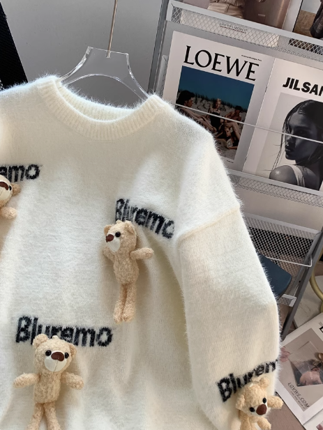 Niedlicher Pullover aus Nerzimitat mit 3D-Bärenanhänger und Puppe ED0392