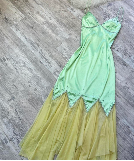 Wunderschönes dunkelolivgrünes herzförmiger Ausschnitt A-Linie Satin Tüll Kurzes Ballkleid Homecoming-Kleid ED02575