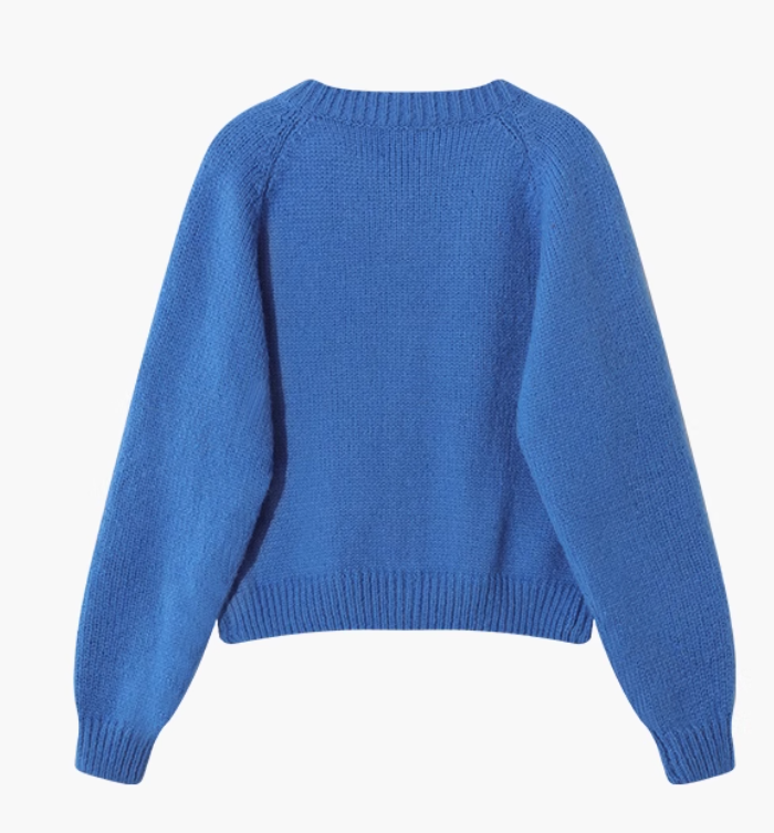 Sanfte, lockere Strickjacke mit Rundhalsausschnitt ED0408