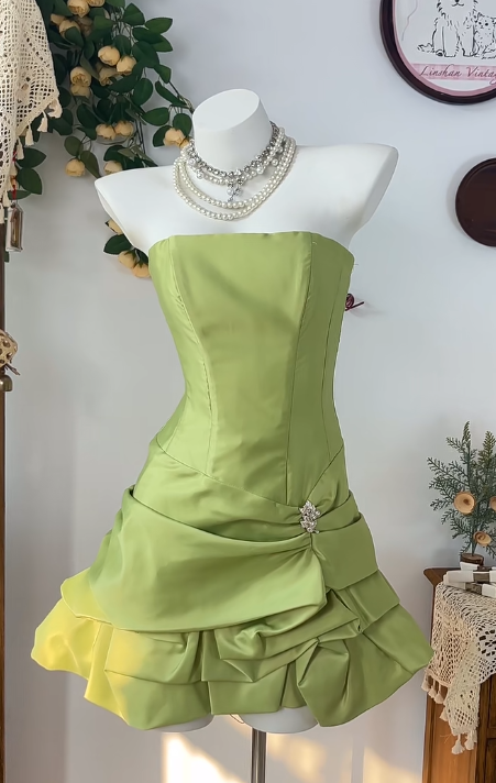 Wunderschönes dunkelolivgrünes herzförmiger Ausschnitt A-Linie Satin Tüll Kurzes Ballkleid Homecoming-Kleid ED02575