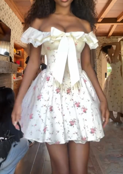 Wunderschönes dunkelolivgrünes herzförmiger Ausschnitt A-Linie Satin Tüll Kurzes Ballkleid Homecoming-Kleid ED02575